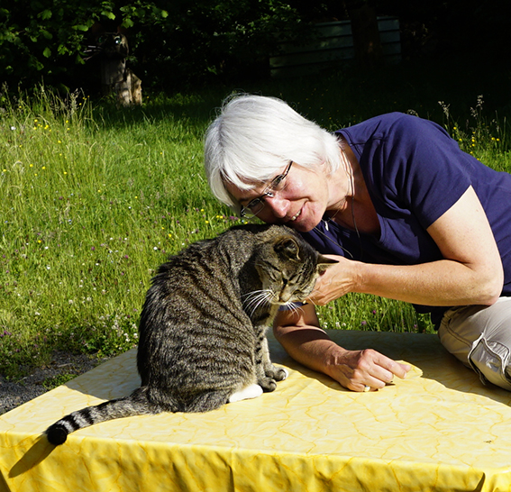 Über das Wiedersehen freuen sich beide Parteien Birgit Rödder mit Kato